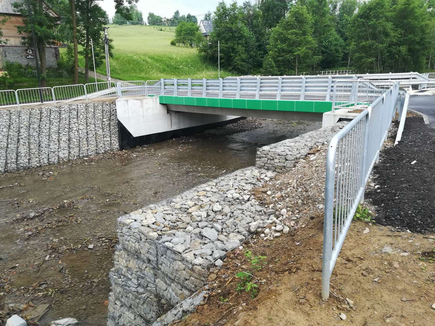 Budowa drogi gminnej wraz z budową mostu w miejscowości Leśnica – Groń (Muchówka)